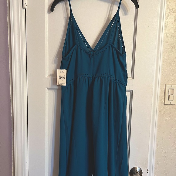 Eyelet Detailed Volcom Dress - Picture 3 of 5